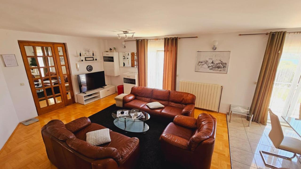 Apartment House Berry Primošten Buitenkant foto
